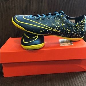 Nike mercurial victory V IC indoor soccer shoes.